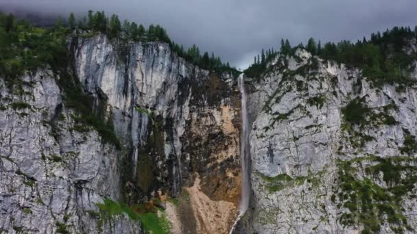Oostenrijkse Alpen Waterval Storm Nadert Bergrand — Stockvideo