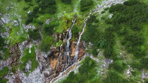 Wodospad Alpy Austriackie Aerial Orbit Motion — Wideo stockowe