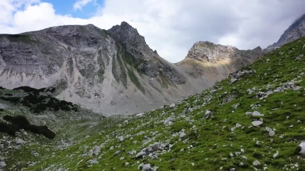 Alpes Austríacos Hue Monde Picos Montanha Com Nuvem Passando — Vídeo de Stock