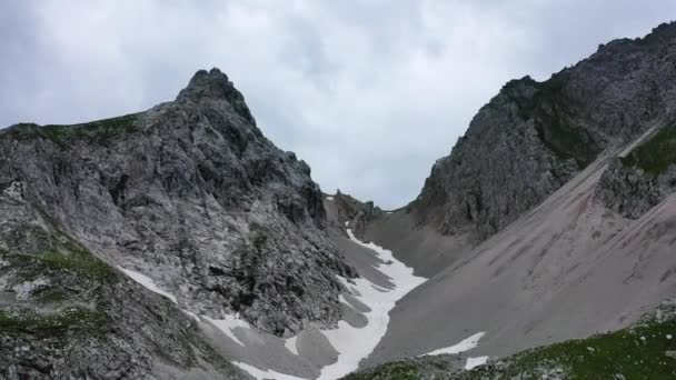 Podwójne Szczyty Alpy Austriackie Opady Śniegu — Wideo stockowe