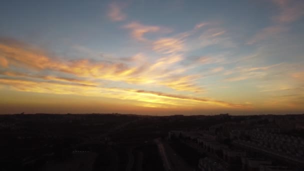 Πολύ Αργή Βολή Ένα Drone Αντιμετωπίζει Ένα Καταπληκτικό Ηλιοβασίλεμα Πάνω — Αρχείο Βίντεο