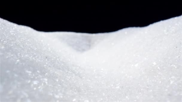 白砂糖の山の広いショットを逆にマクロトラッキング — ストック動画