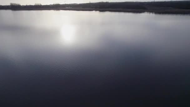 Luchtfoto Van Lake Avond Landschap Tilt Shot Dolly Shot — Stockvideo