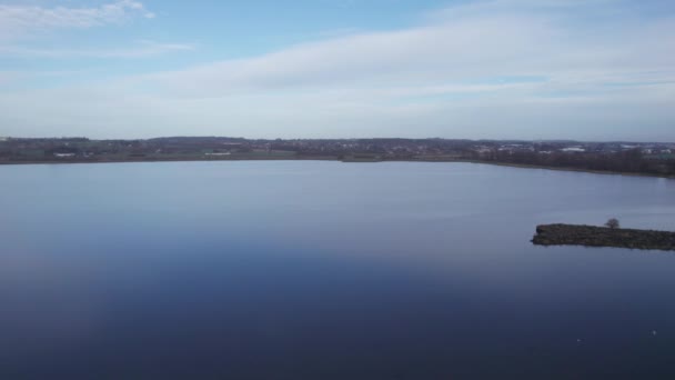 Filmación Dron Alto Nivel Lago Día Invierno Dolly Shot — Vídeos de Stock