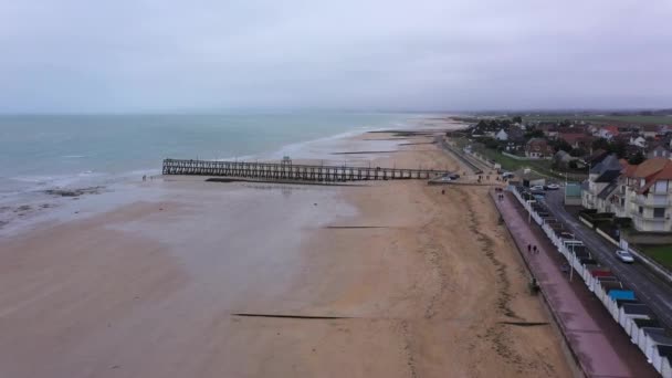 Flygfoto Luc Sur Mer Stranden Normandy Med Utsikt Över Piren — Stockvideo