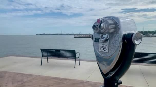 Binocular Observación Operado Por Monedas Jackson Street Pier Sandusky Ohio — Vídeos de Stock