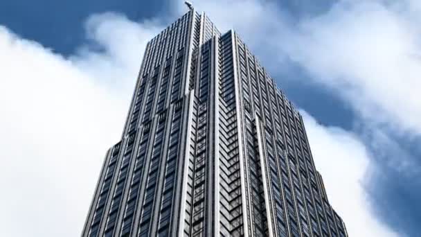 香港のダウンタウンの上にそびえる背の高いオフィスブロック — ストック動画