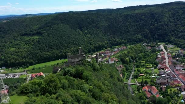 Aerial Tilt Shot Rural Mountains Small Village Historic Castle Ruin — Stock Video