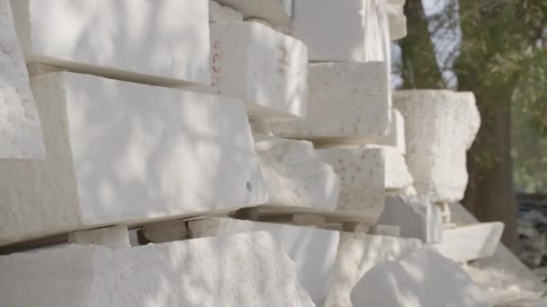 Texturierte Steine Aus Makrana Marmorblöcken Zur Tageszeit Nahaufnahme — Stockvideo