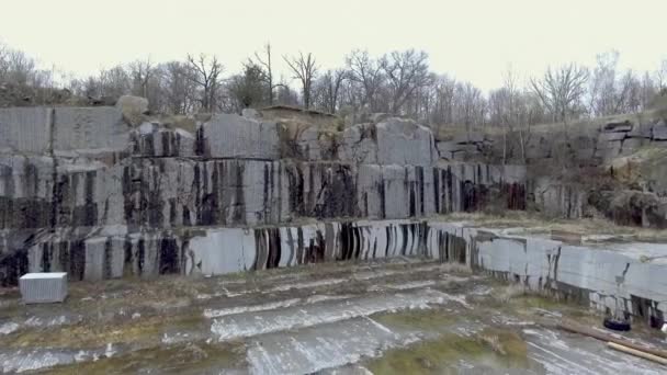 Αργή Κίνηση Της Κάμερας Αποκαλύπτοντας Γρανίτη Quarry — Αρχείο Βίντεο