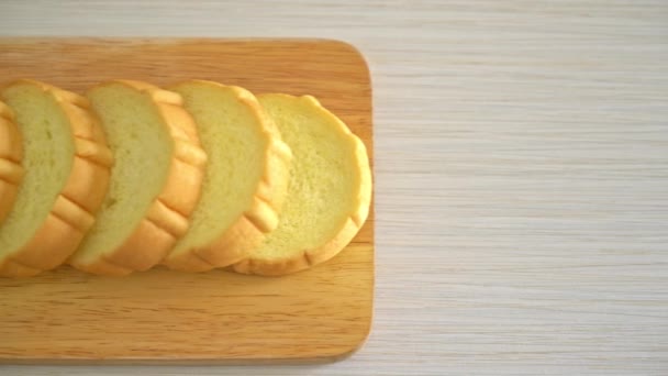 Aardappelen Brood Gesneden Houten Plank — Stockvideo