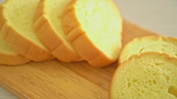 Aardappelen Brood Gesneden Houten Plank — Stockvideo