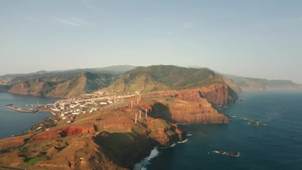 Ilha Madeira Com Vista Para Cidade Canial Costa Acidentada Aérea — Vídeo de Stock