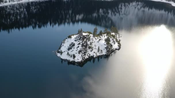 Frusen Fannette Island Emerald Bay Lake Tahoe Glittrar Den Sena — Stockvideo