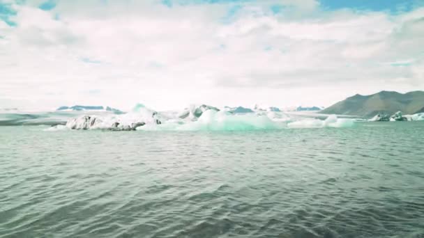 Тихий Спокойный Пейзаж Лагуне Джоколсарлон Исландии Широкая Съемка — стоковое видео