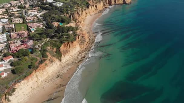 Zandstenen Kliffen Van Ponta Piedade Lagos Portugal Luchtfoto Onthullen — Stockvideo