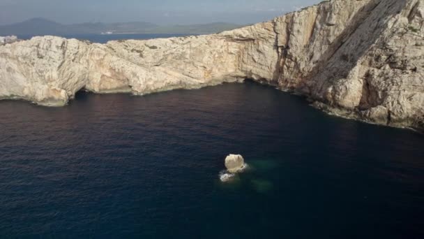 Órbita Aérea Sobre Los Acantilados Del Capo Coccia Famoso Destino — Vídeos de Stock