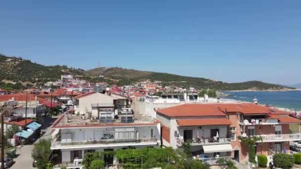 Sarti Sithonia Halkidiki Yunanistan Güneşli Yaz Gününde Şehir Görünümü Kuruluyor — Stok video