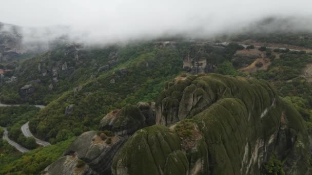 Vista Aérea Meteora Grécia Paisagem Tirar Fôlego Falésias Sob Moody — Vídeo de Stock