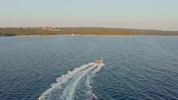 Aerial Drone Shot Speed Boat Drifting Ocean — Vídeos de Stock