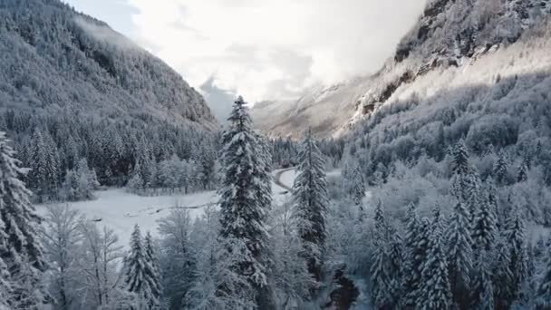 Antenn Utsikt Över Cirque Fer Cheval Medan Täckt Snö Kall — Stockvideo