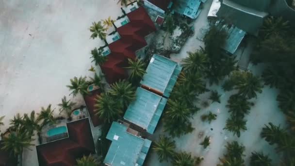 Velký Pomalý Náklon Nahoru Odhaluje Vysoký Výhled Luxusní Resort Hotel — Stock video