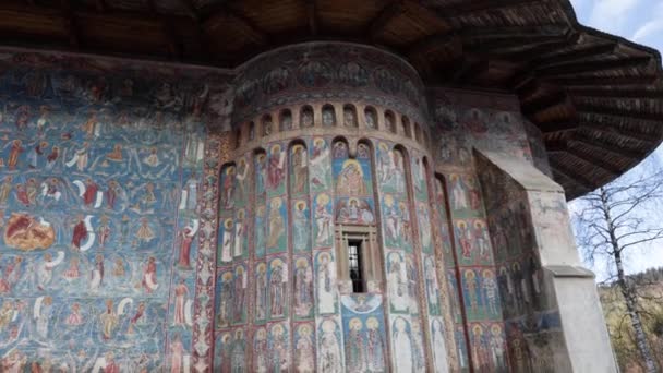 Blå Målad Vägg Ortodoxa Kyrkan Voronet Kloster Woronet Rumänien Skjuten — Stockvideo