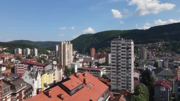 Vue Aérienne Centre Ville Ouzice Serbie Bâtiments Résidentiels Par Jour — Video