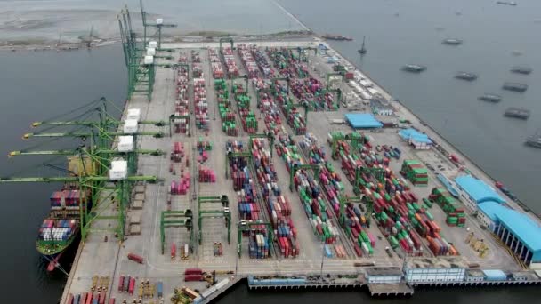 Drone Che Sorvola Container Nel Centro Logistico Portuale Tanjung Priok — Video Stock