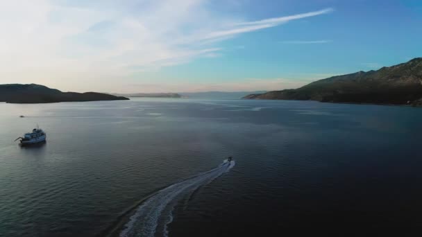 Aerial Drone Shot Speed Boat Drifting Ocean — Vídeo de stock