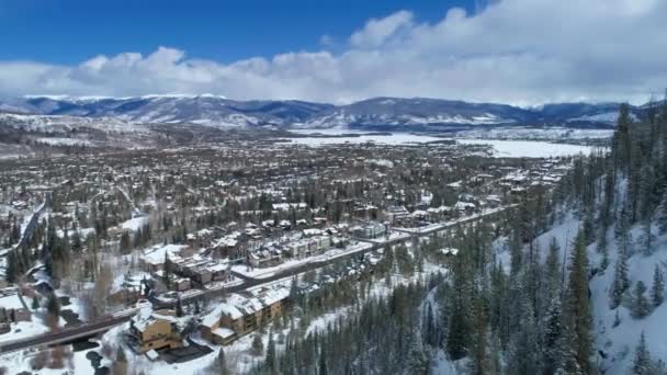 Colpo Droni Che Avvolge Fianco Una Montagna Rivelando Frisco — Video Stock