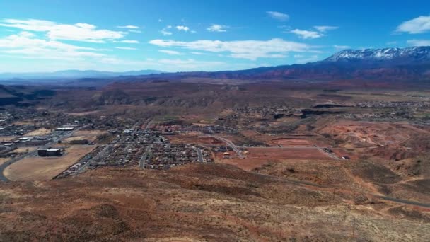 Flygdrönare Skjuten Över Klippa Staden Orkanen Utah — Stockvideo