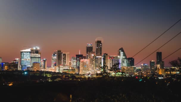 Halvmånen Stiger Opp Bak Austin City Skyline Morgenen Forvandles Til – stockvideo