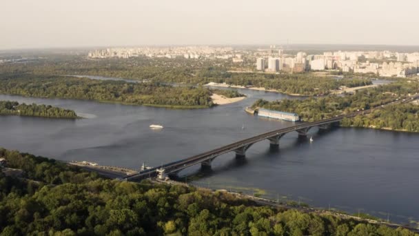Aerial Patona Híd Dnyeper Folyó Kijev Ukrajna Széles Lövés Előre — Stock videók