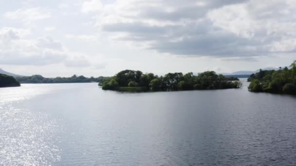 Aerial Muckross Lake Parque Nacional Killarney Irlanda Camión Tiro Ancho — Vídeos de Stock