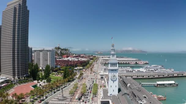 Повітряні Постріли Пролітають Повз Годинникову Вежу Сан Франциско Вниз Embarcadero — стокове відео