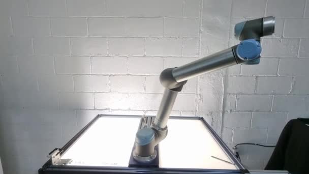 Brede Hoek Opname Van Universal Robot Ur5E Het Een Cobot — Stockvideo