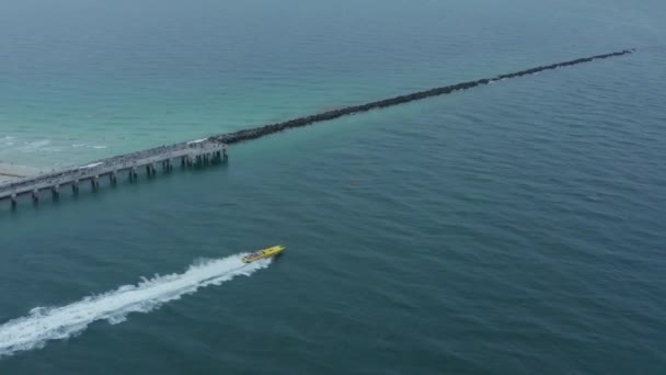 Miami Sahili Açıklarında Sürat Teknesinin Hava Izleme Görüntüsü Abd — Stok video