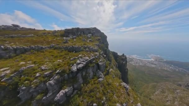 Letecký Záběr Přelétl Přes Drsnou Přírodu Table Mountain Jižní Africe — Stock video