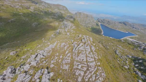 Luchtfoto Vliegen Rotsachtige Bergkammen Tafelberg Kaapstad Zuid Afrika — Stockvideo