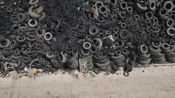 Geri Dönüşüm Tesisinde Kullanılmış Lastik Yığını Hava Görüntüsü Drone Atışı — Stok video