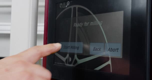 Démarrage Processus Découpe Diamants Avec Menu Écran Tactile — Video