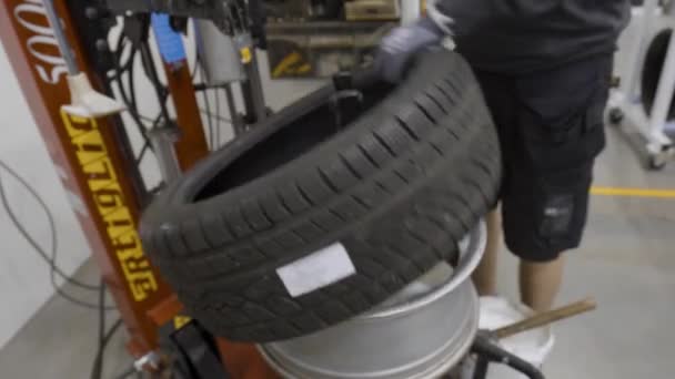 Removing Tire Wheel Tire Shop — Stock Video