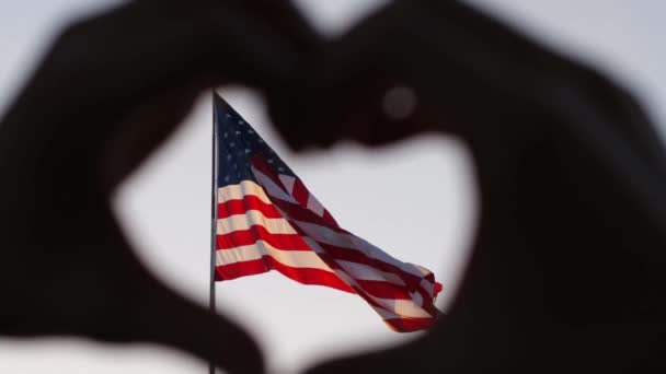 Estados Unidos América Imagens Patrióticas Mão Fazer Coração Volta Bandeira — Vídeo de Stock