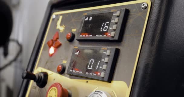 液压机的控制面板 使车轮直 数字变化 — 图库视频影像