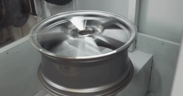 Finished Diamond Cutting Face Aluminium Wheel Curb Rash Whole Wheel — Stock Video