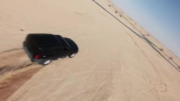 Slow Motion Fpv Drone Clip Road Car Desierto — Vídeos de Stock