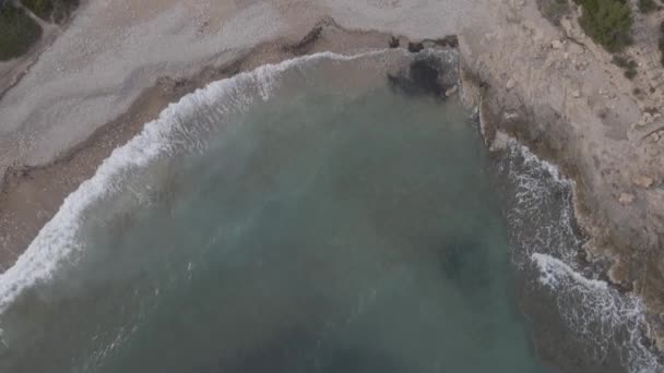 Vista Cenital Desde Una Playa Mediterránea — Vídeos de Stock