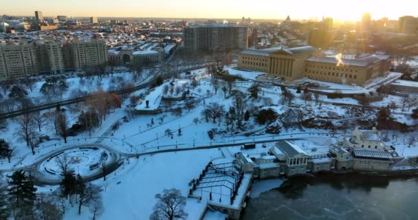 Philadelphia Museum Art Frozen Schuylkill River Sunset Inglés Disparo Aéreo — Vídeos de Stock