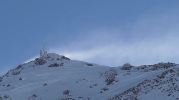 Sis Bulutları Dağların Üzerinde Hareket Ediyor Güneşli Alplerde Yüksek Irtifa — Stok video